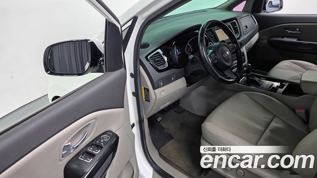 Kia Canival 2015 — photo 12