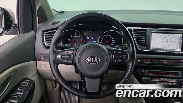 Kia Canival 2015 — photo 14
