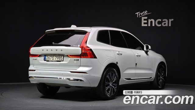 Volvo XC60 2022 — photo 2