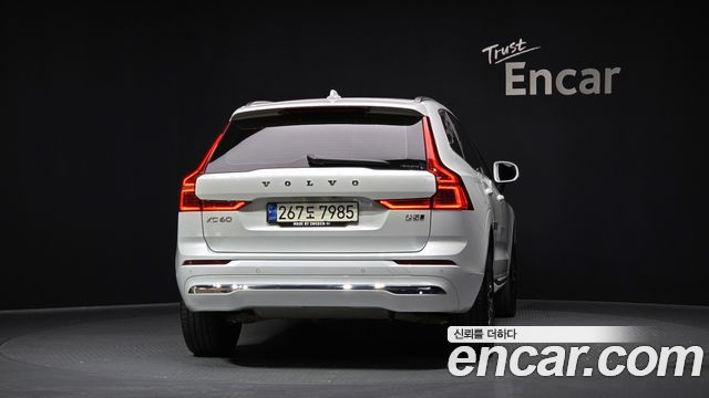Volvo XC60 2022 — photo 4