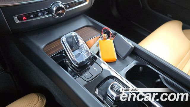 Volvo XC60 2022 — photo 9