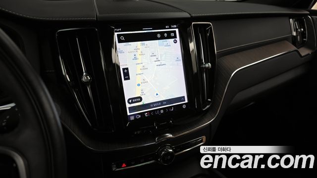 Volvo XC60 2022 — photo 14