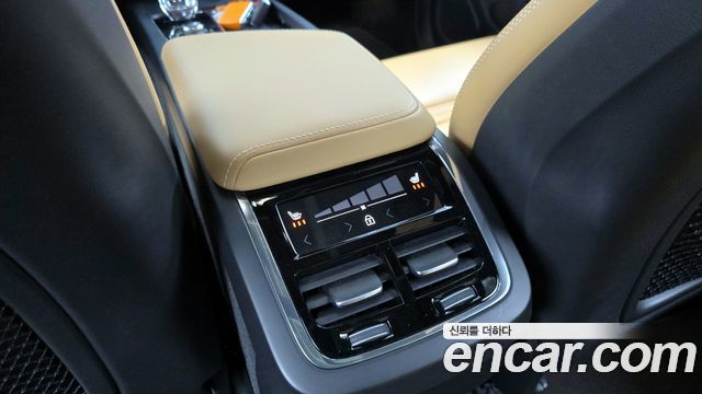 Volvo XC60 2022 — photo 17