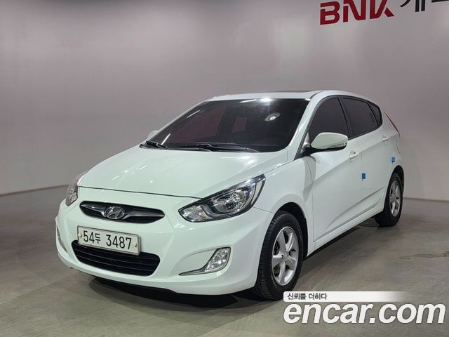 Hyundai Accent 2012 — photo 1