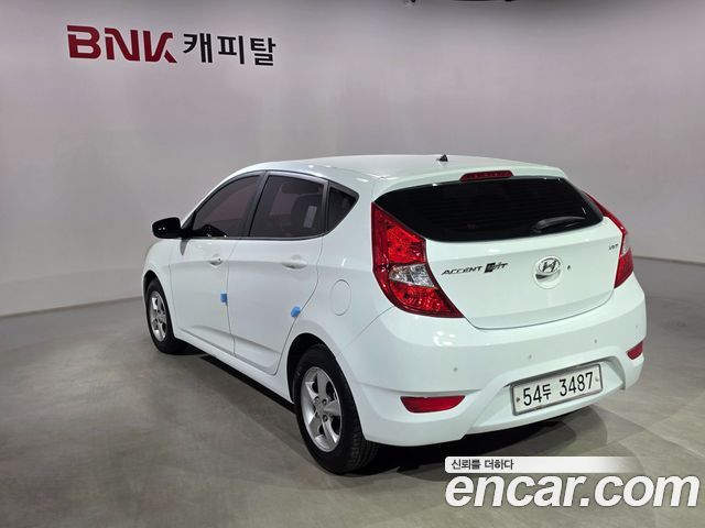 Hyundai Accent 2012 — photo 4