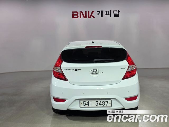 Hyundai Accent 2012 — photo 5
