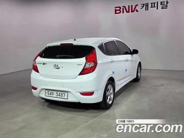 Hyundai Accent 2012 — photo 6