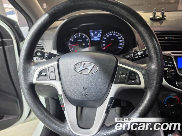 Hyundai Accent 2012 — photo 9