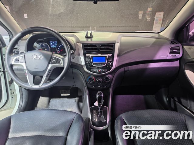 Hyundai Accent 2012 — photo 11