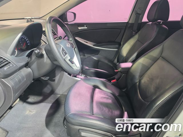 Hyundai Accent 2012 — photo 12