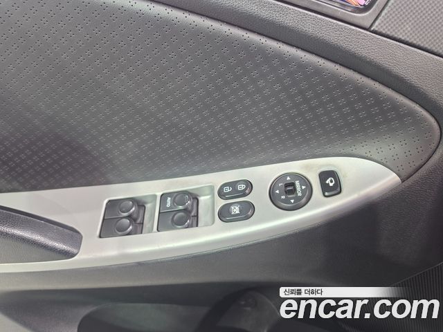 Hyundai Accent 2012 — photo 14