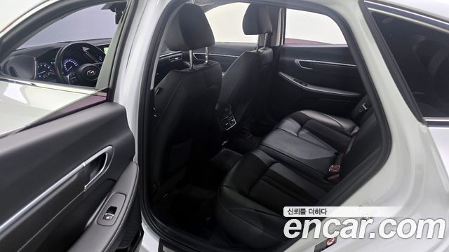 Hyundai Sonata 2022 — photo 11
