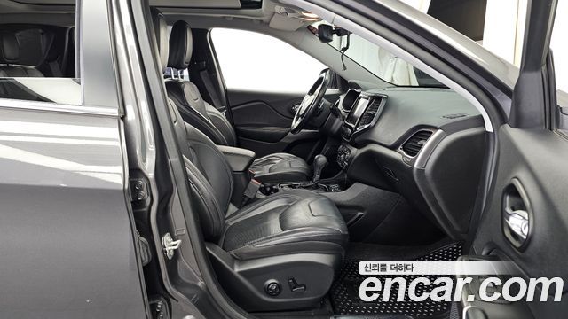 Jeep Cherokee 2021 — photo 11