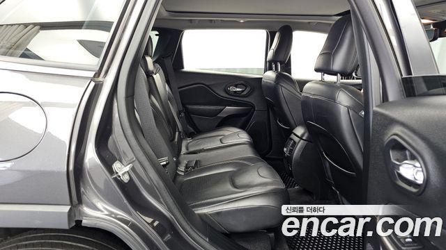 Jeep Cherokee 2021 — photo 12