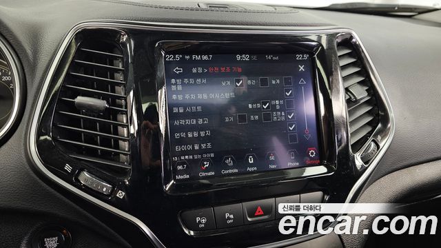 Jeep Cherokee 2021 — photo 16