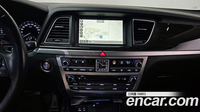 Genesis G80 2018 — photo 15