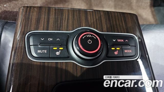 Kia K7 2016 — photo 18