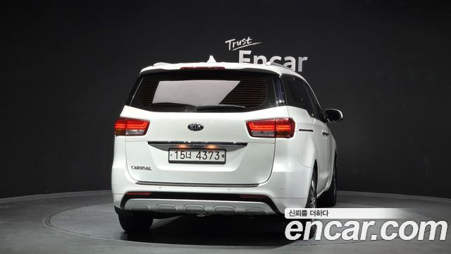 Kia Canival 2018 — photo 4