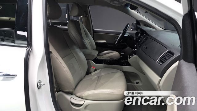 Kia Canival 2018 — photo 10