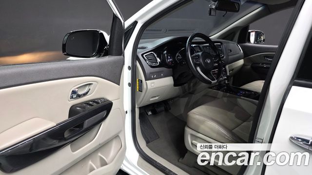 Kia Canival 2018 — photo 11