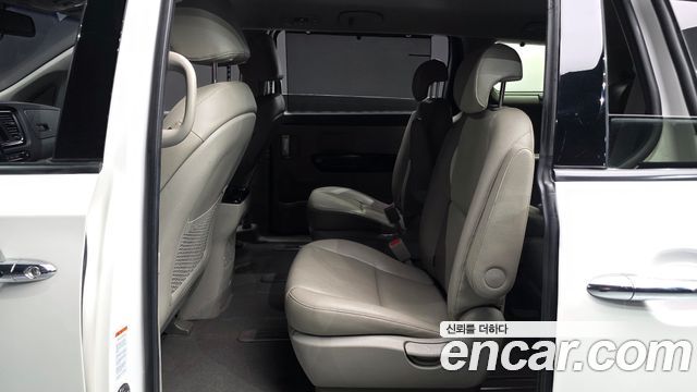 Kia Canival 2018 — photo 12
