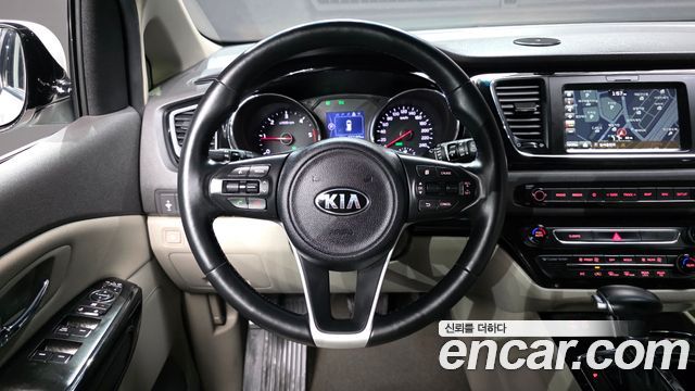 Kia Canival 2018 — photo 13