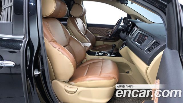 Kia Canival 2015 — photo 10