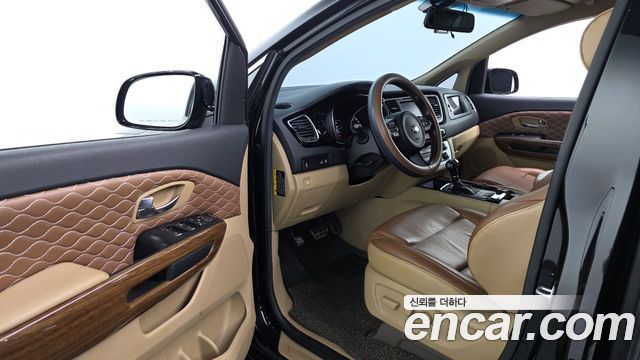 Kia Canival 2015 — photo 11