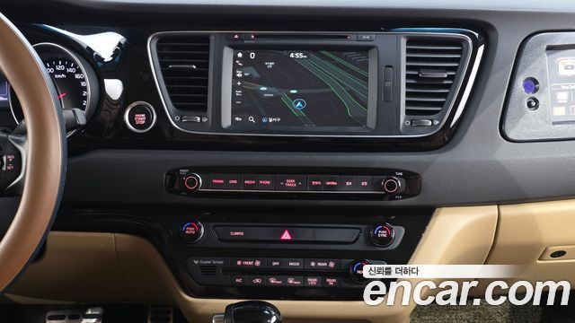 Kia Canival 2015 — photo 14
