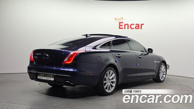 Jaguar XJ 2016 — photo 2