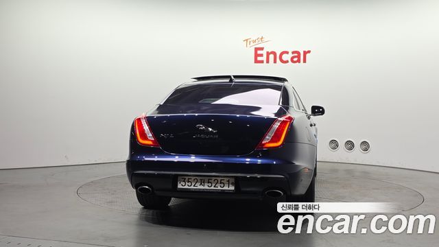 Jaguar XJ 2016 — photo 4