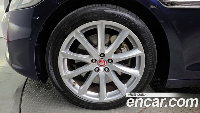 Jaguar XJ 2016 — photo 5