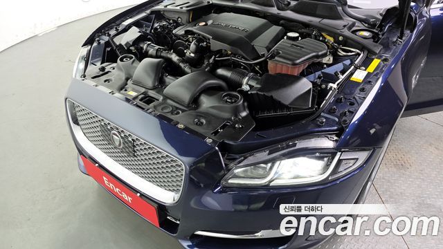 Jaguar XJ 2016 — photo 6