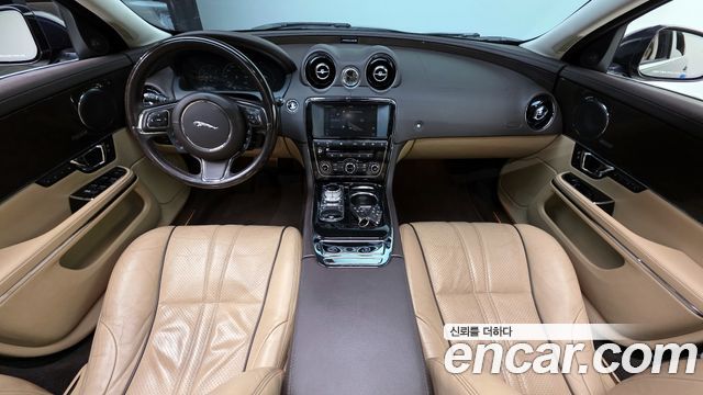 Jaguar XJ 2016 — photo 7