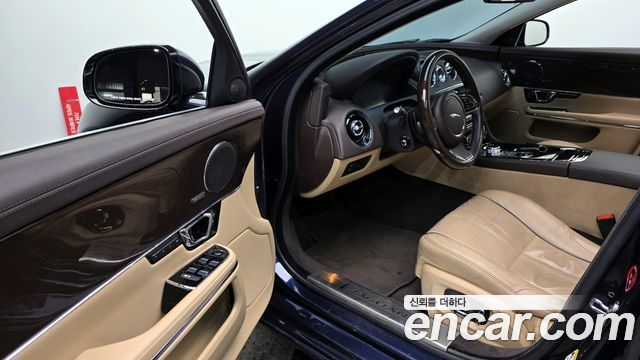 Jaguar XJ 2016 — photo 10