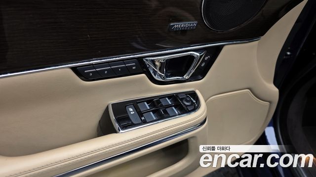 Jaguar XJ 2016 — photo 11