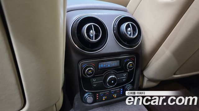 Jaguar XJ 2016 — photo 16