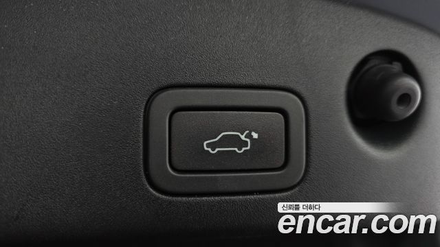 Jaguar XJ 2016 — photo 18