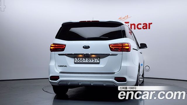 Kia Canival 2020 — photo 4