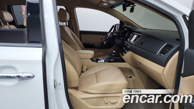 Kia Canival 2020 — photo 11