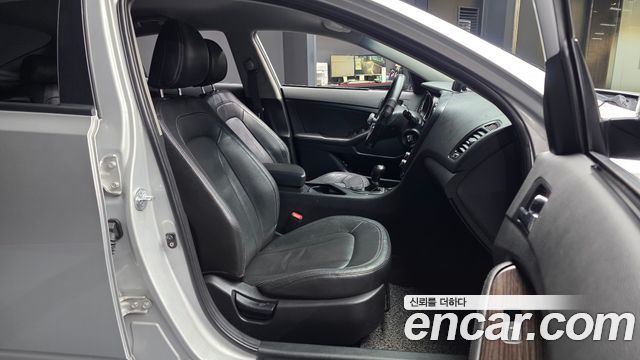 Kia K5 2011 — photo 11