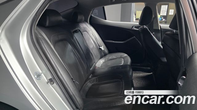 Kia K5 2011 — photo 12