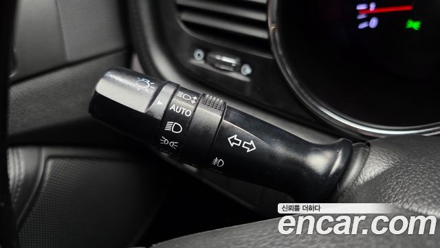 Kia K5 2011 — photo 18