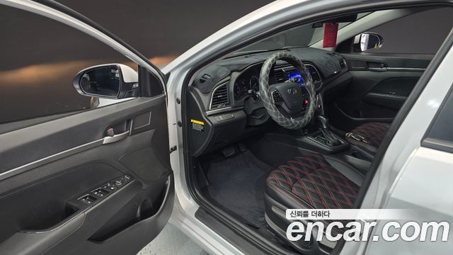 Hyundai AVANTE 2018 — photo 10