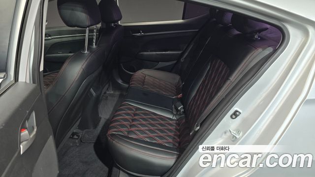 Hyundai AVANTE 2018 — photo 12