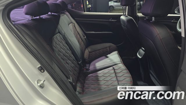 Hyundai AVANTE 2018 — photo 13