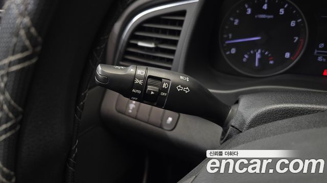 Hyundai AVANTE 2018 — photo 17
