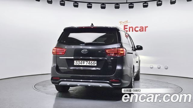 Kia Canival 2020 — photo 4