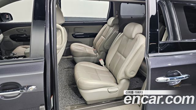 Kia Canival 2020 — photo 11