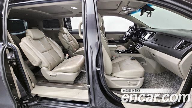 Kia Canival 2020 — photo 12